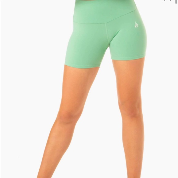 RYDERWEAR SCRUNCH BUM MID LENGTH SHORTS - Picture 3 of 3